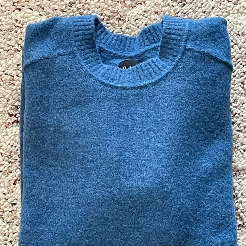 GAP recycled shaggy crewneck sweater, size small, excellent condition!